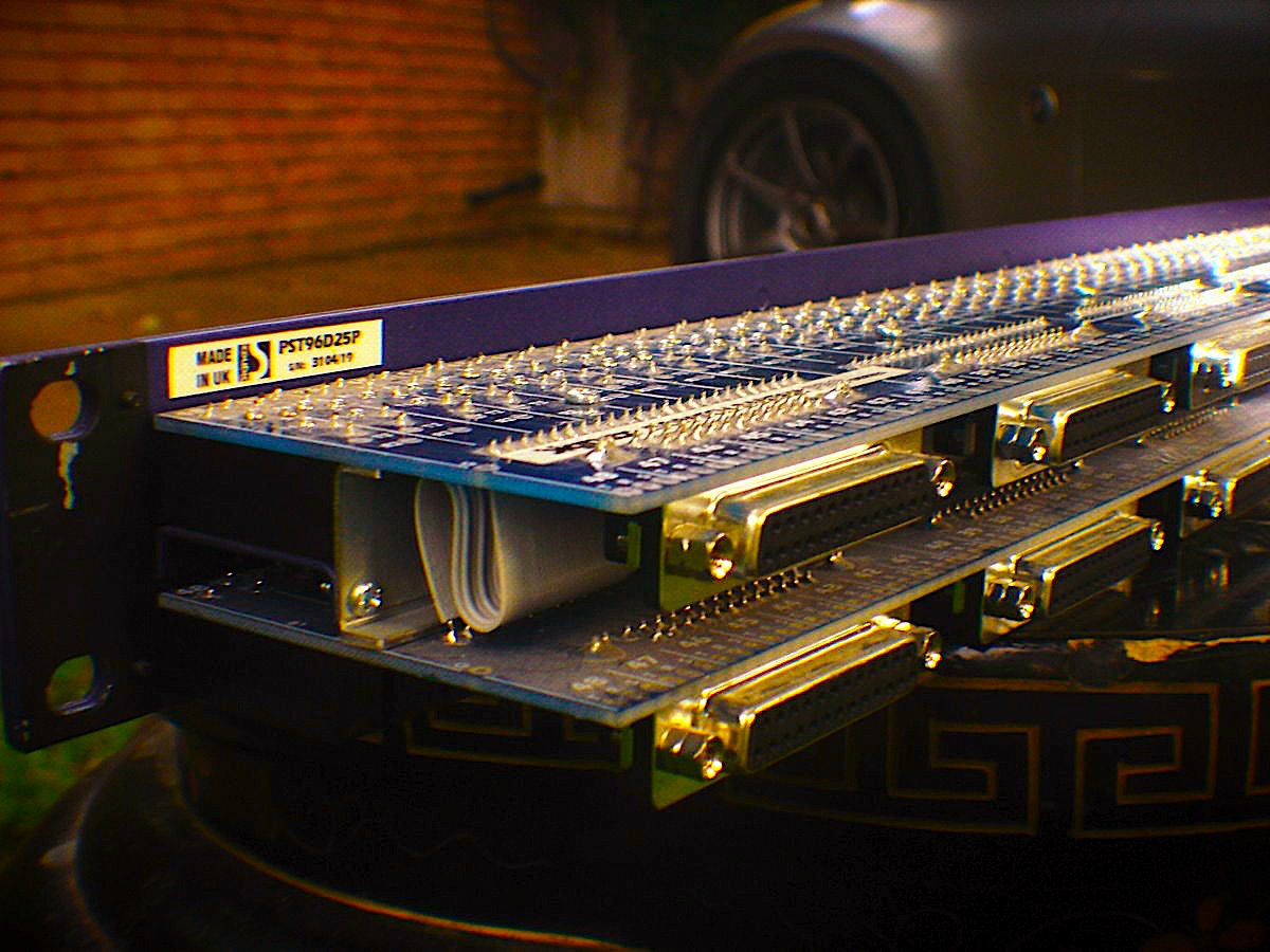 Signex Isopatch D-Sub Patchbay 4